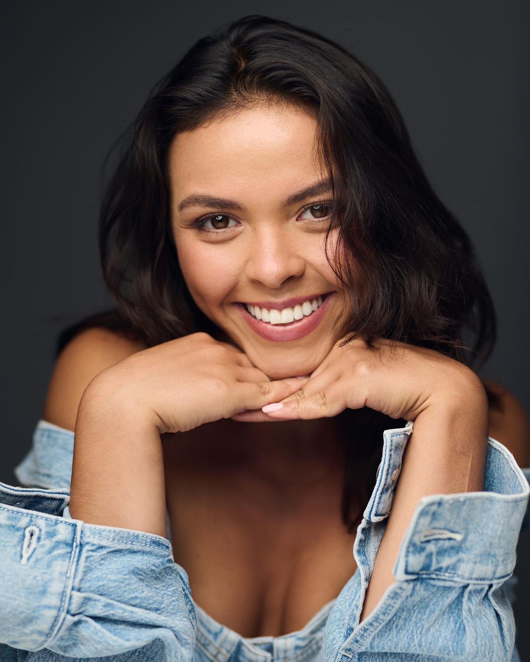 Vanessa Bauer, a professional ice skater and TV personality who did Enlighten whitening.